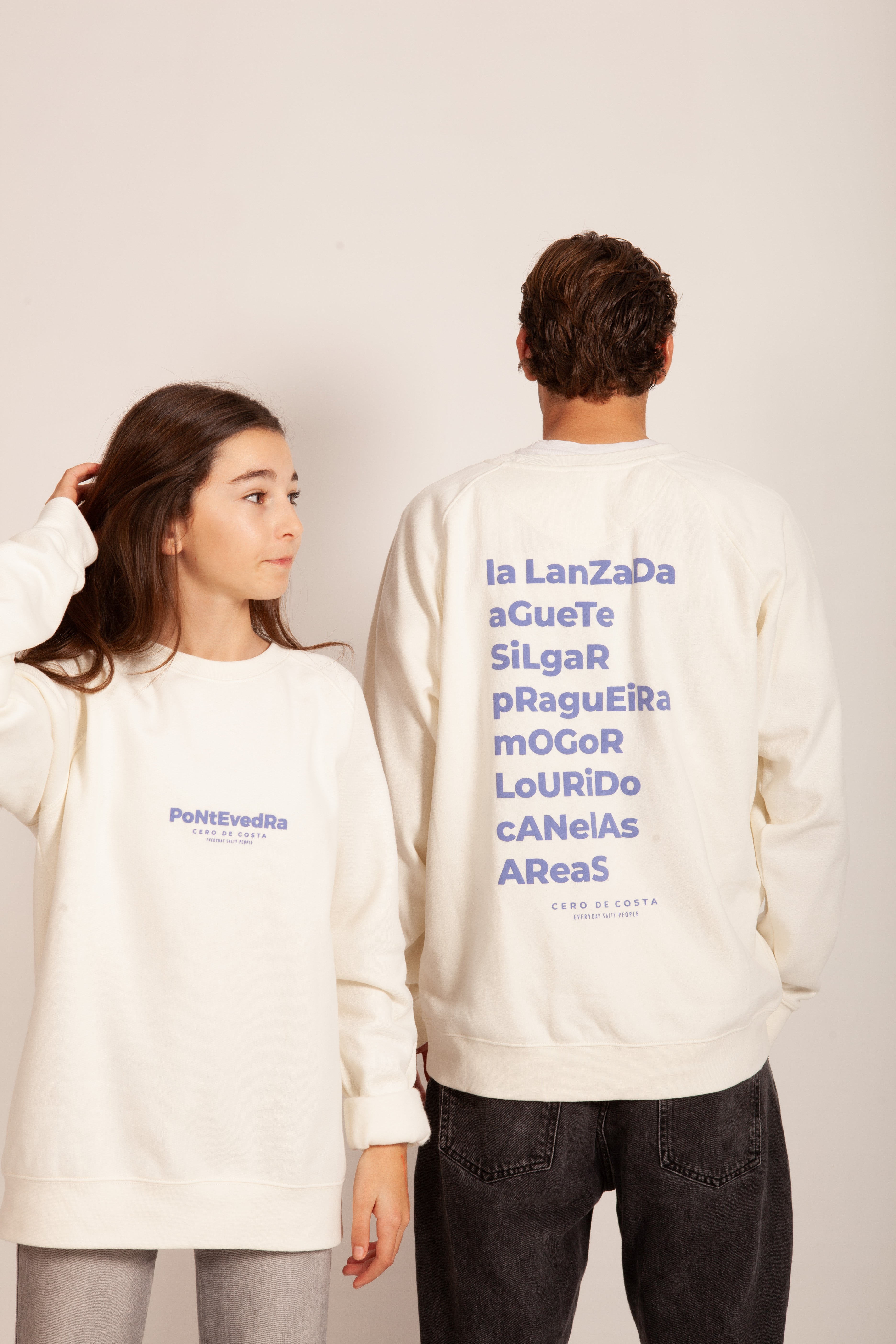 SUDADERA RELIEVE BLANCA/VIOLETA "PONTEVEDRA"