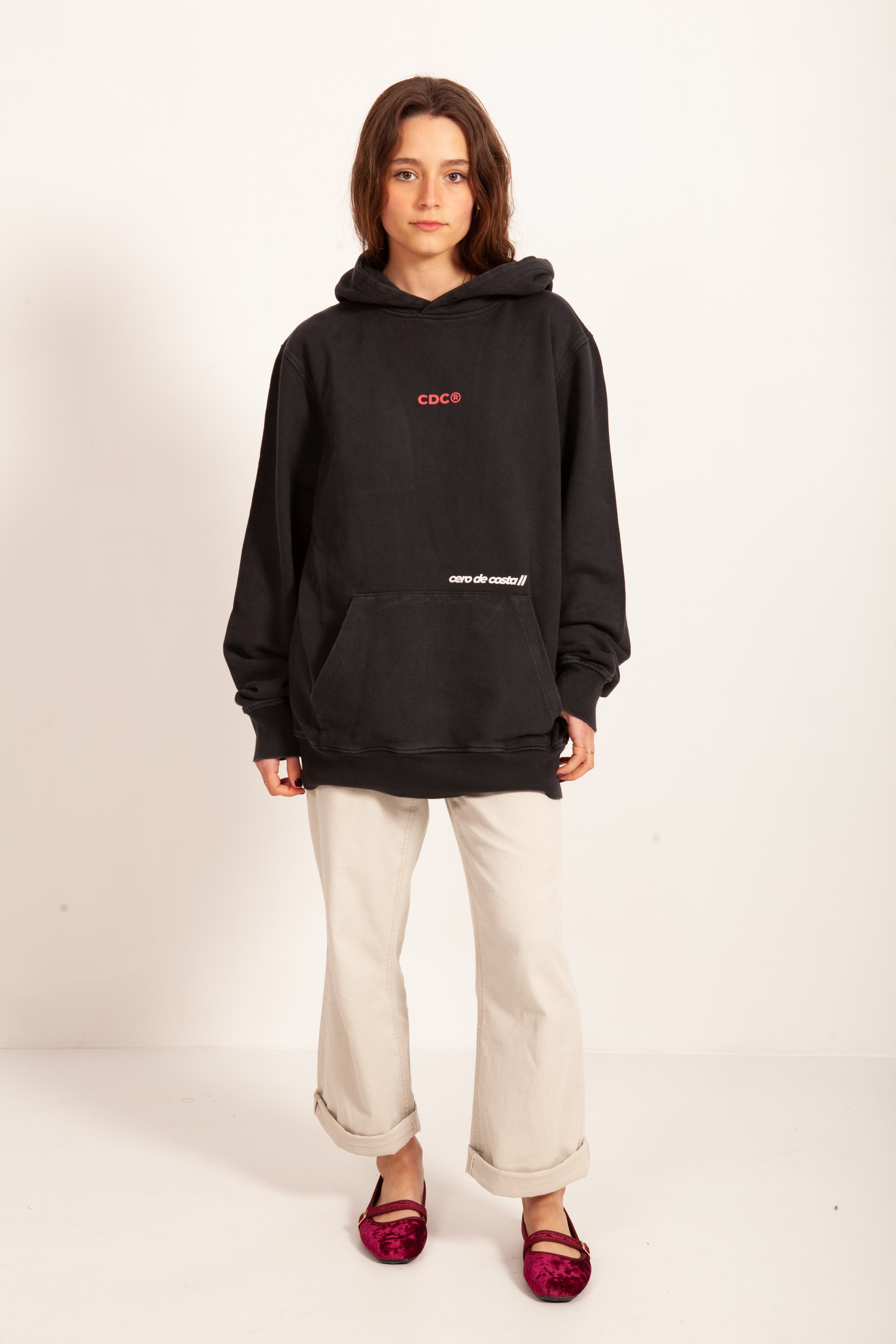 SUDADERA NEGRA/ROJA CDC “NOT ONLY BEACHES” CON CAPUCHA