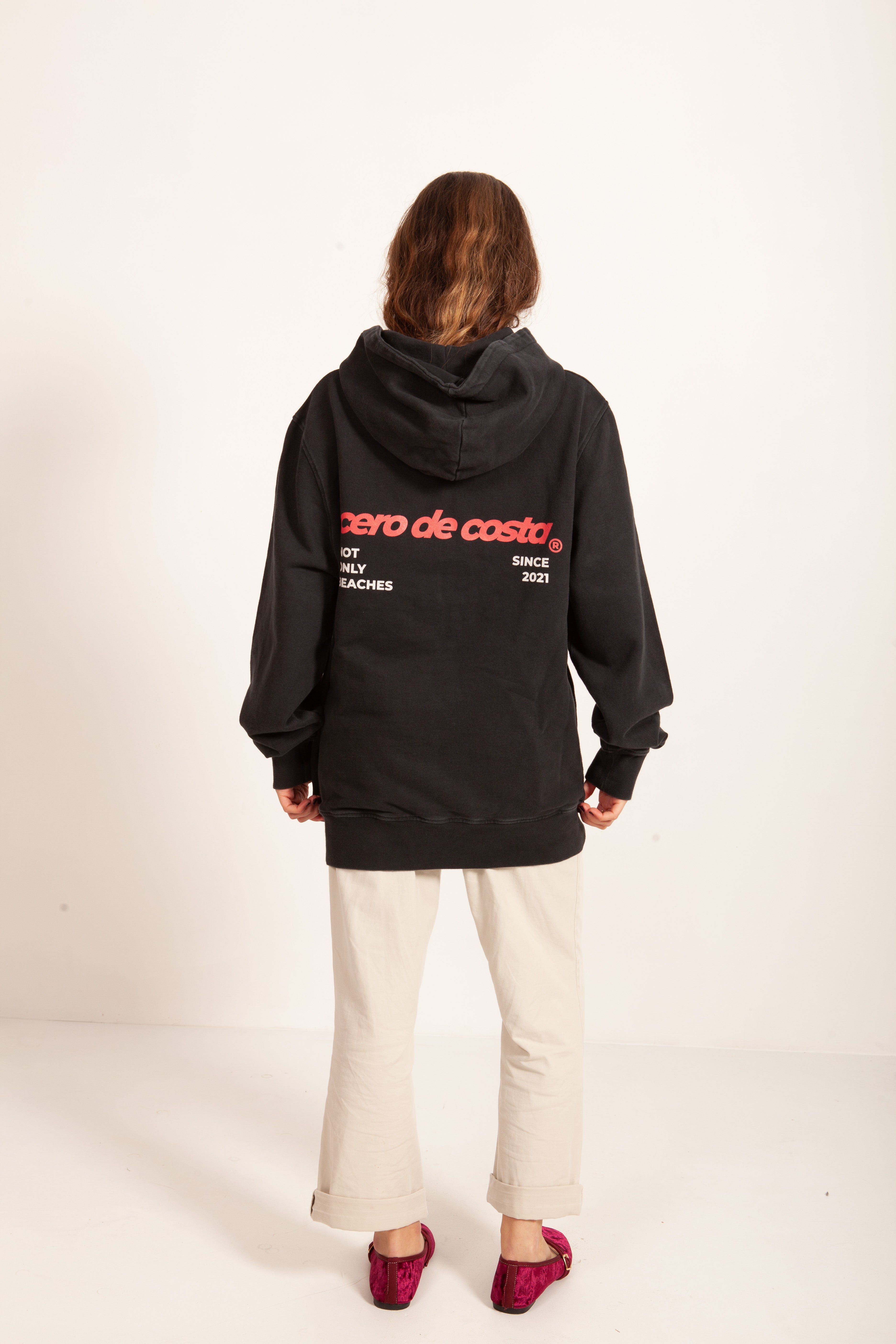 SUDADERA NEGRA/ROJA CDC “NOT ONLY BEACHES” CON CAPUCHA