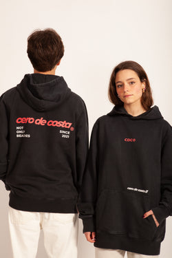 SUDADERA NEGRA/ROJA CDC “NOT ONLY BEACHES” CON CAPUCHA