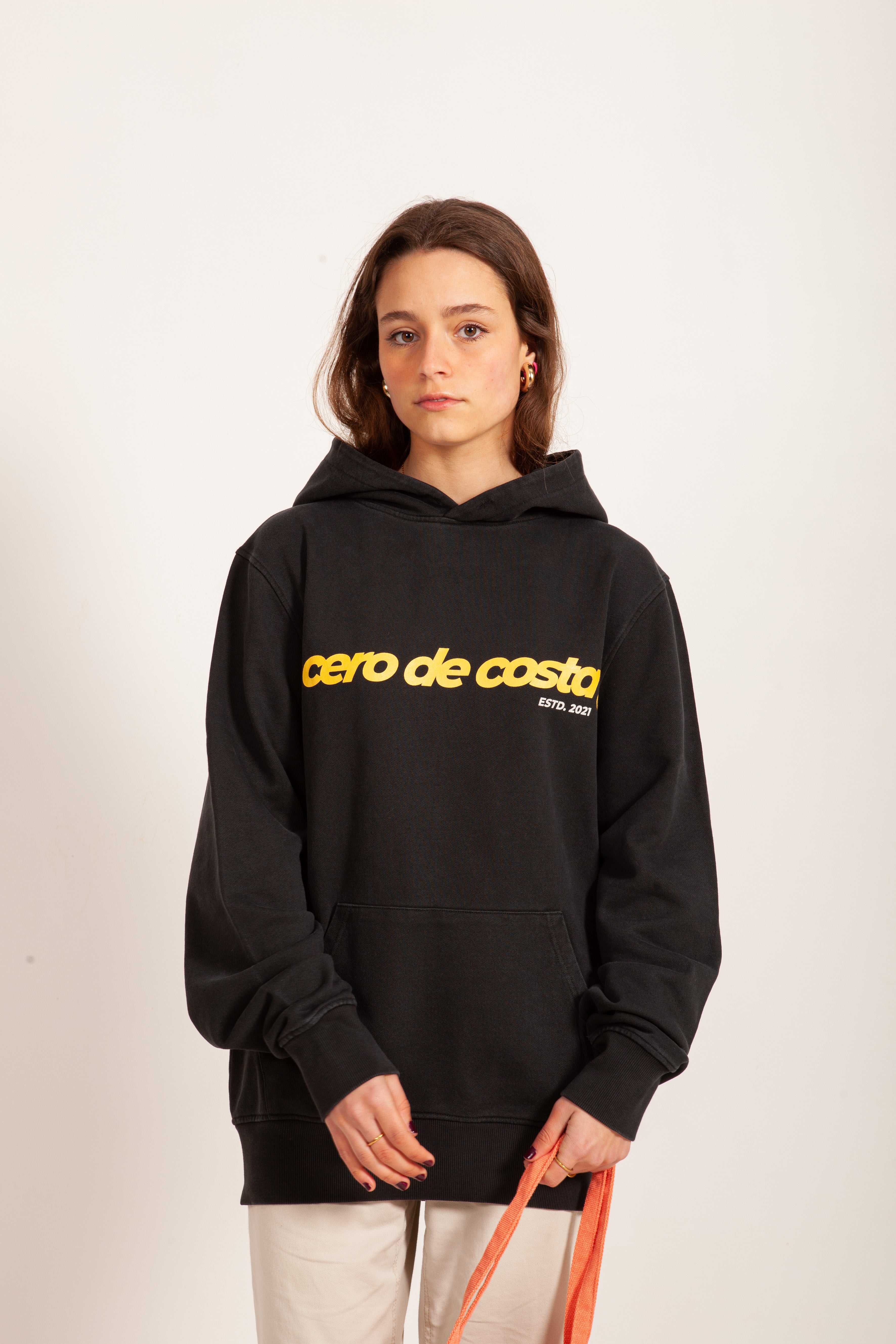 SUDADERA NEGRA/AMARILLO CDC PLAYAS SURF CON CAPUCHA