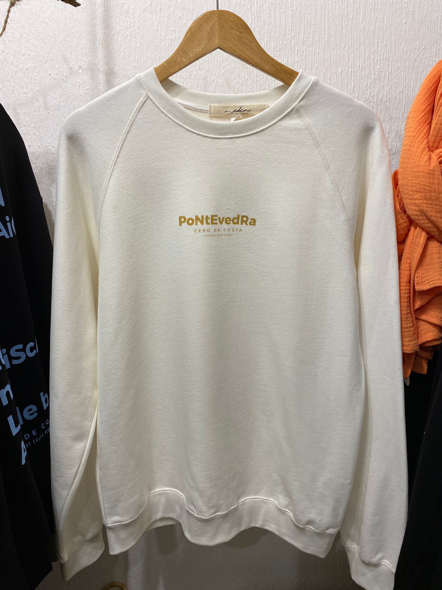 SUDADERA NATA/DORADO "PONTEVEDRA"