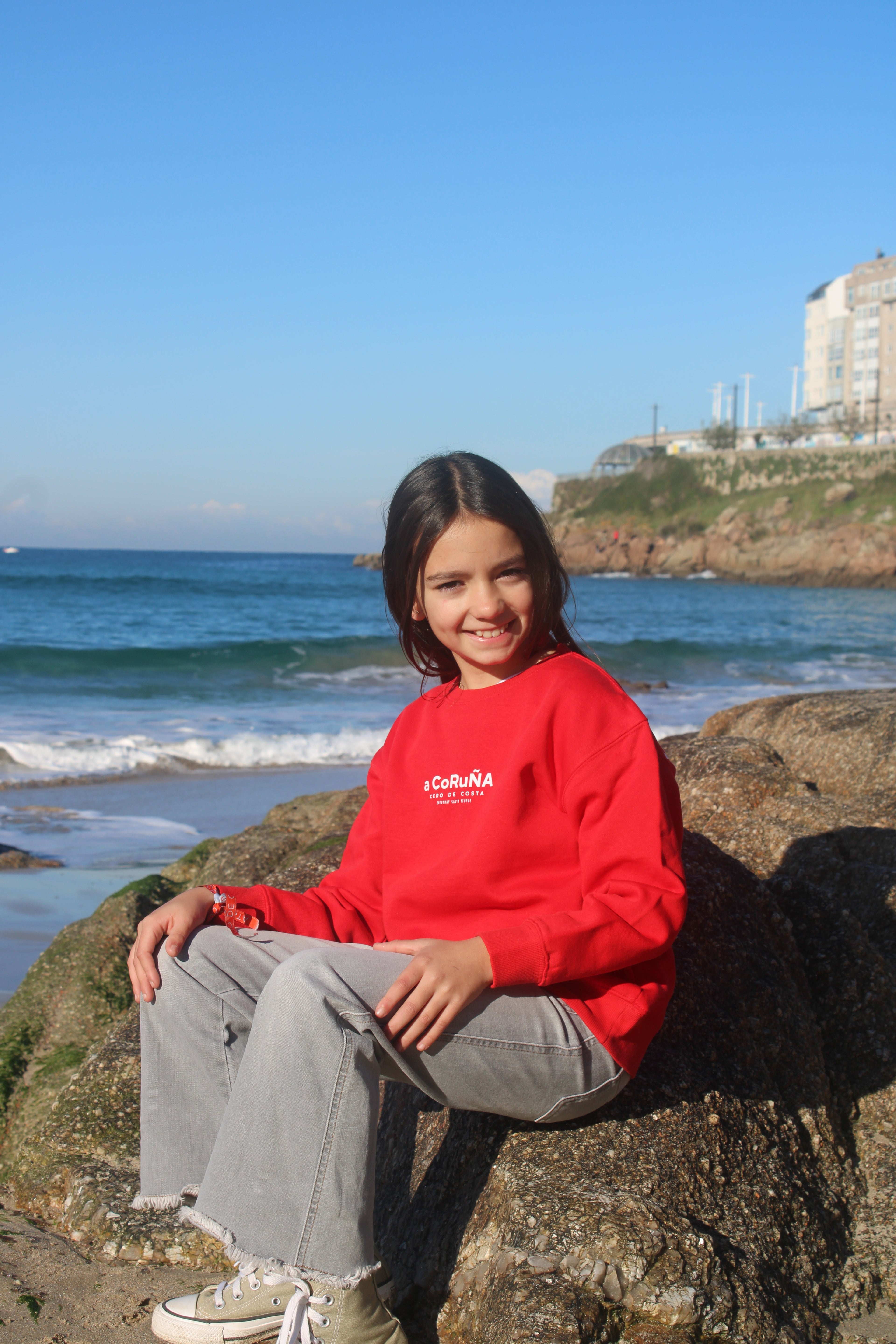 SUDADERA KIDS ROJO/BLANCO "A CORUÑA" PLAYAS CIUDAD