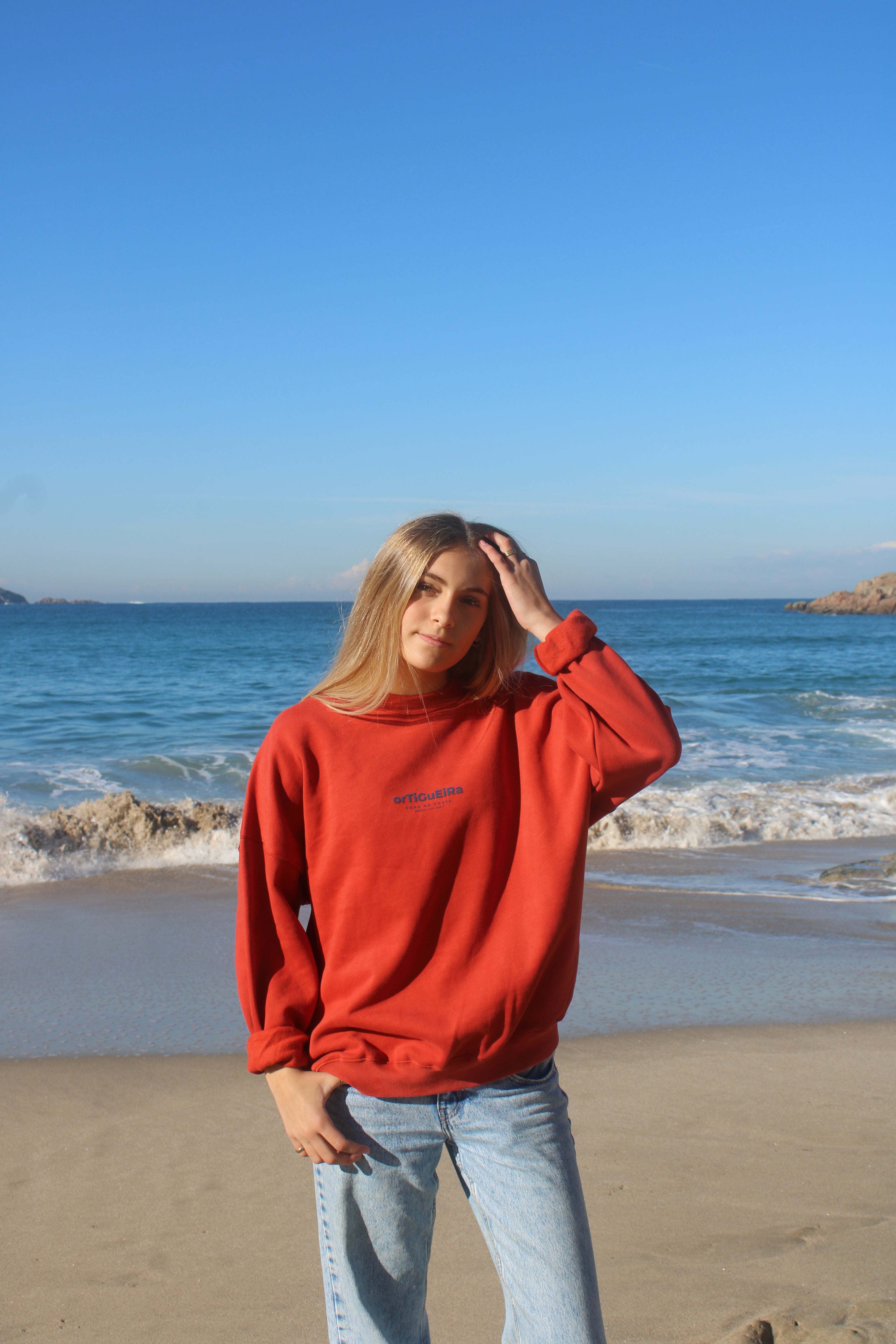 SUDADERA OVERSIZE ROJO/AZUL "ORTIGUEIRA"