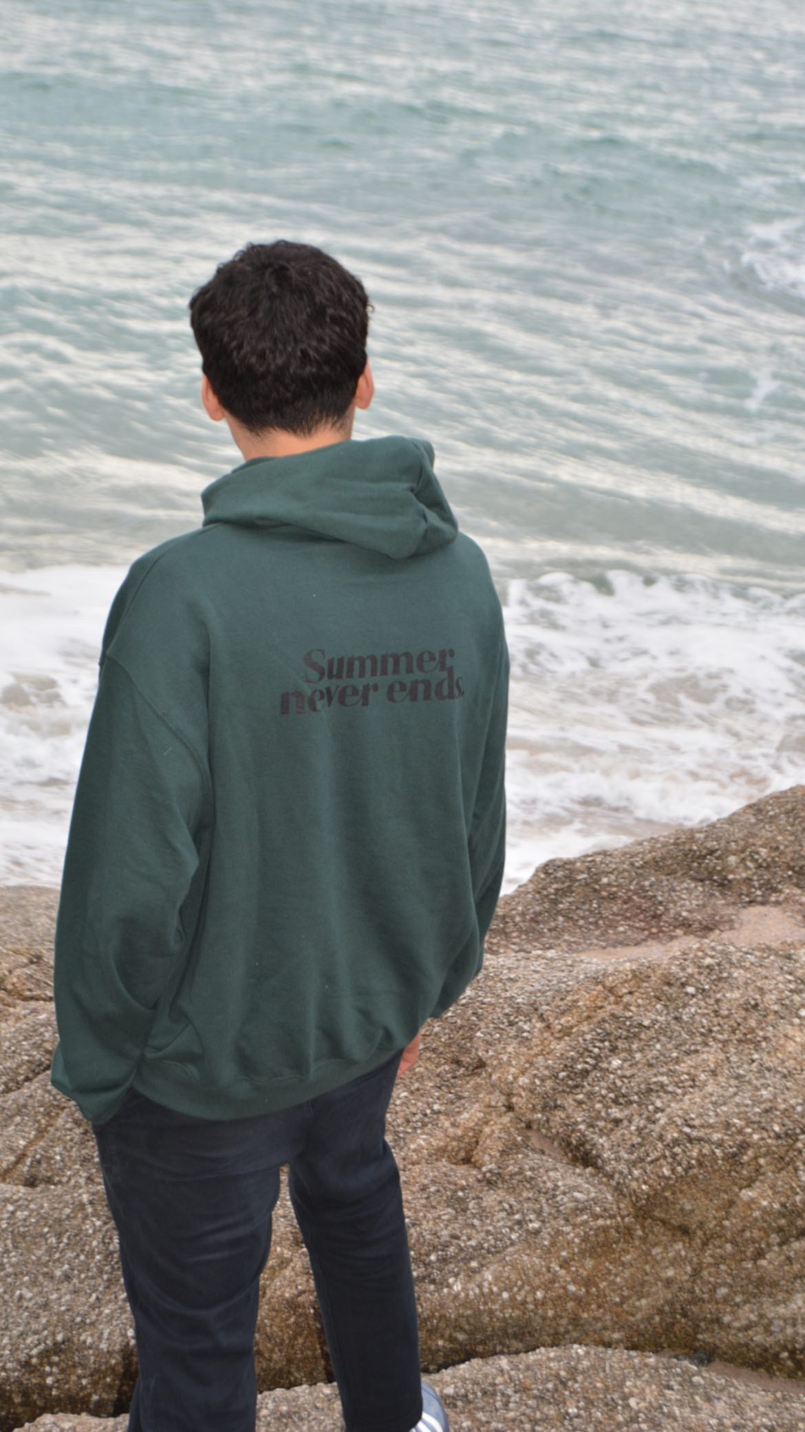 SUDADERA VERDE/NEGRO "SUMMER NEVER ENDS"